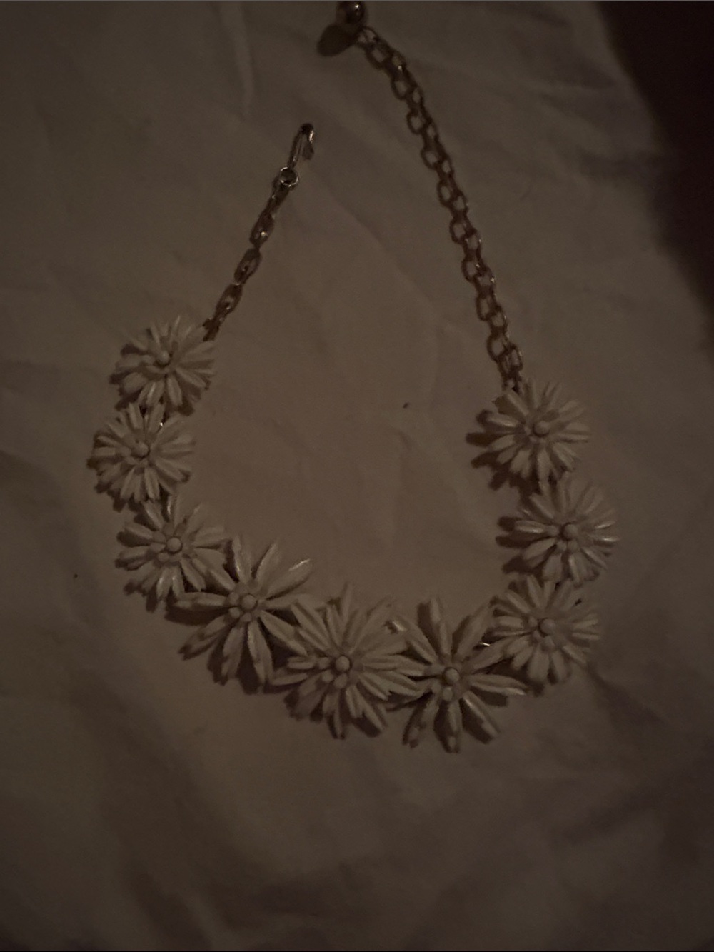 White Daisy Statement Necklace - Floral Women's Jewelry